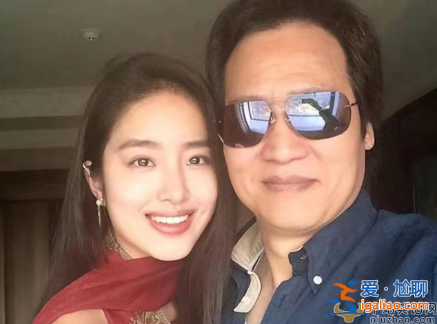 陈金飞和杨采钰离婚了吗？曝陈金飞与新欢搂肩亲吻