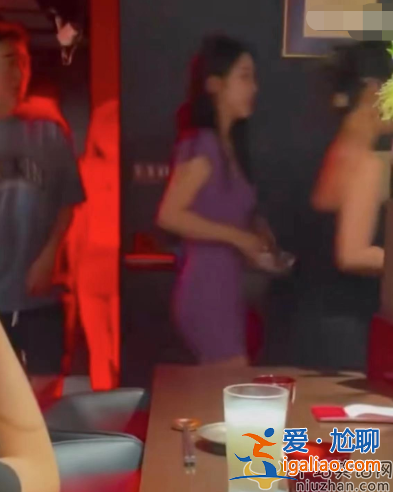 王思聪近况曝光！与仨美女潇洒其中二人已婚育