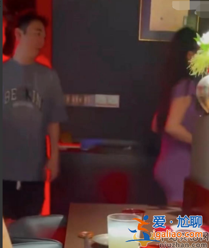 王思聪近况曝光！与仨美女潇洒其中二人已婚育
