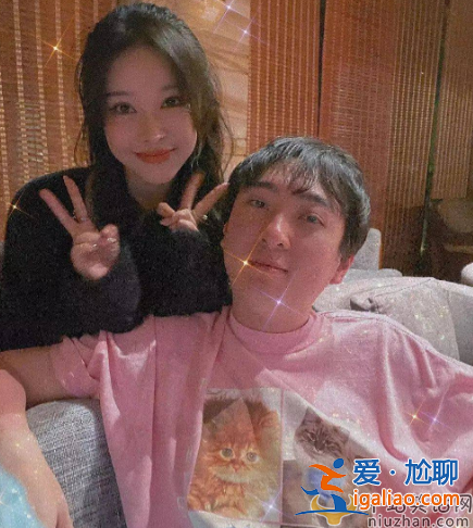 王思聪近况曝光！与仨美女潇洒其中二人已婚育