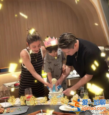 唐菀近况曝光！穿抹胸仰头大笑被催生