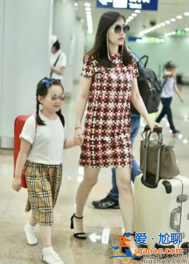 王宝强离婚后首次示爱女儿!女儿由前妻马蓉抚养奢侈品不离身