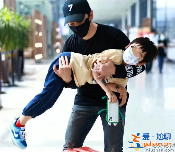 黄晓明为95岁姥姥祝寿！一家21口同框显温馨