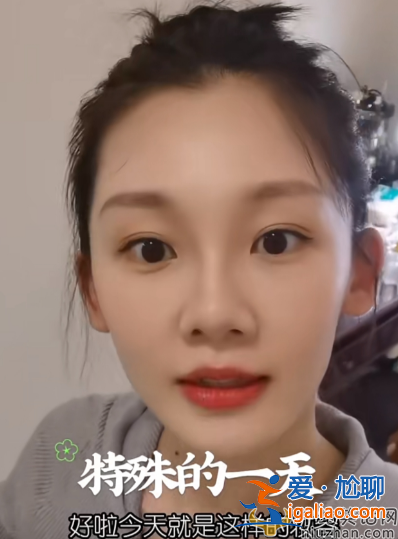 郑恺一家四口罕见同框，苗苗身材纤瘦小蛮腰抢镜
