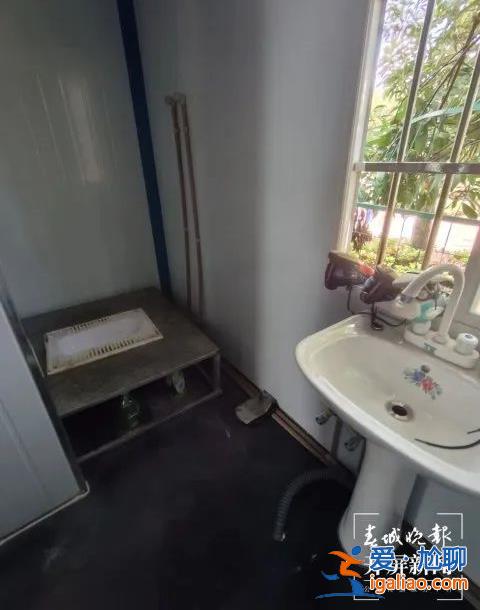 160多名孩子住工棚！有人10多天没洗澡？