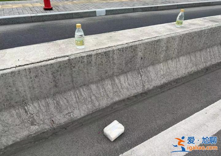 杭州一隧道内多车连撞 大巴上乘客跳窗逃生？