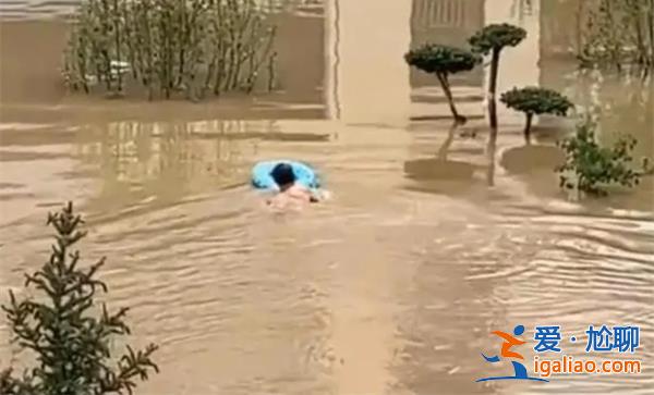 河北涿州一男子潜水多次为救援艇开门[男子潜水救援艇]？