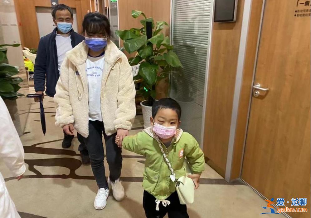 双目失明的母亲和孩子一起“追光”的4年？