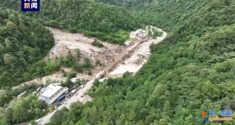 航拍西安秦岭山洪泥石流受灾现场 汽车被冲入河道 国道被阻断？