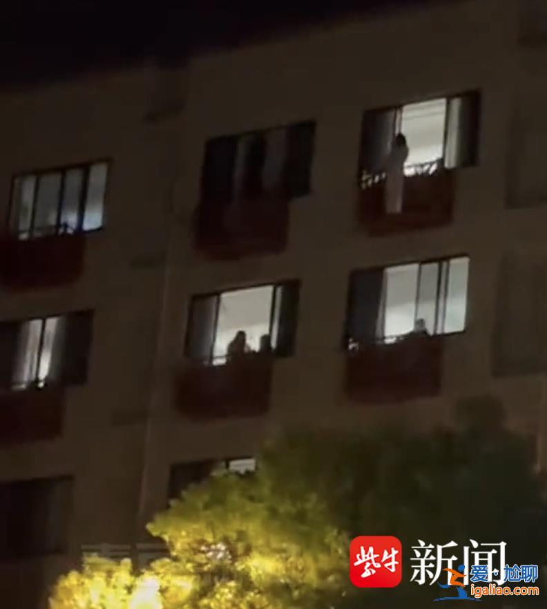 女孩坠亡前有人喊话“不跳看不起你” 母亲称说完两三秒后女儿跳楼？