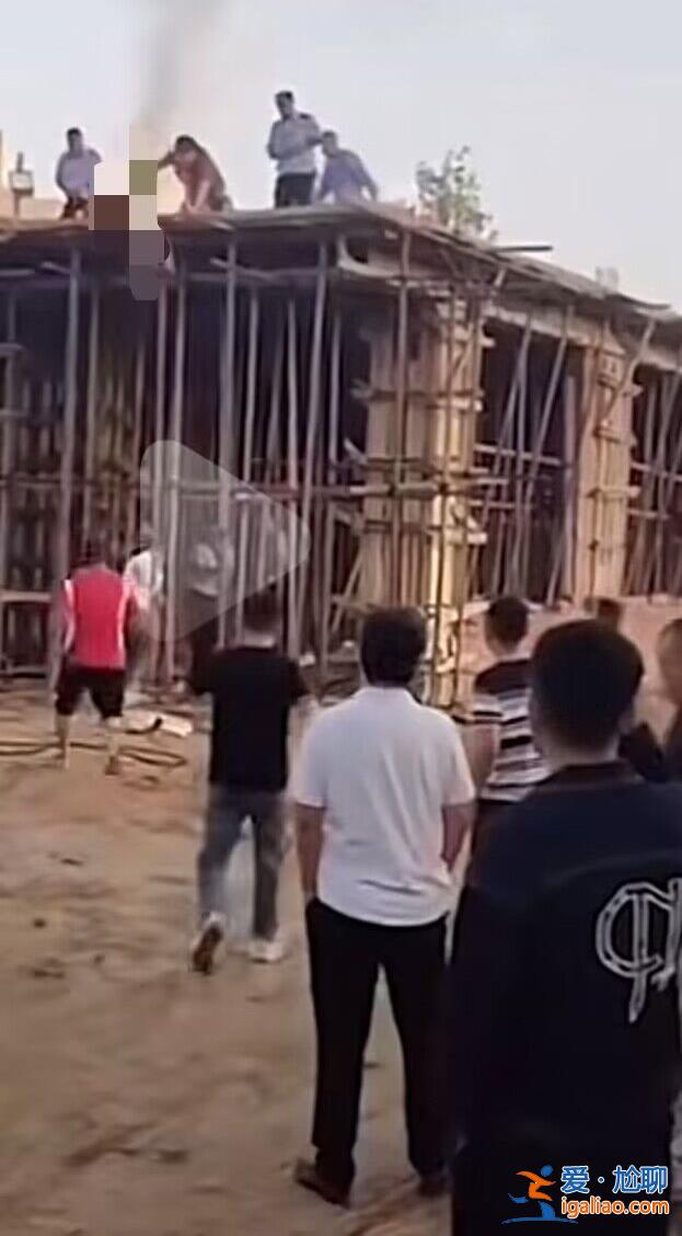 事发违建拆除现场 一人点火自伤坠落？