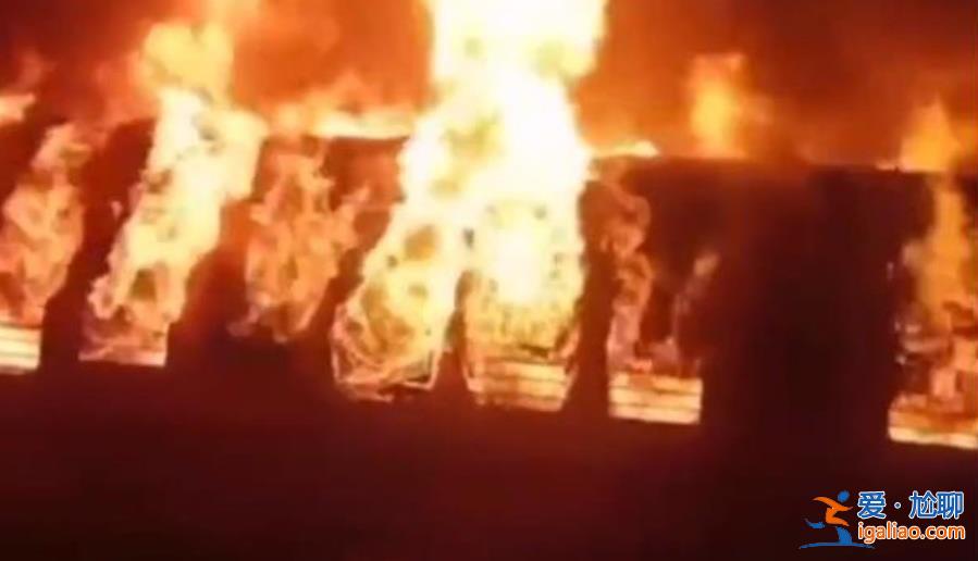 印度乘客带煤气瓶上车引发爆炸[引发]？