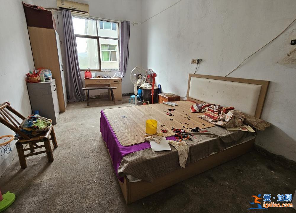 父亲病亡母亲失踪 “做梦都想进校园”？