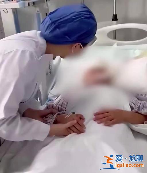 老师本要打其身后同学？