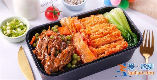 深圳两个保安抢夺商贩饭盒[商贩被保安抢夺]？