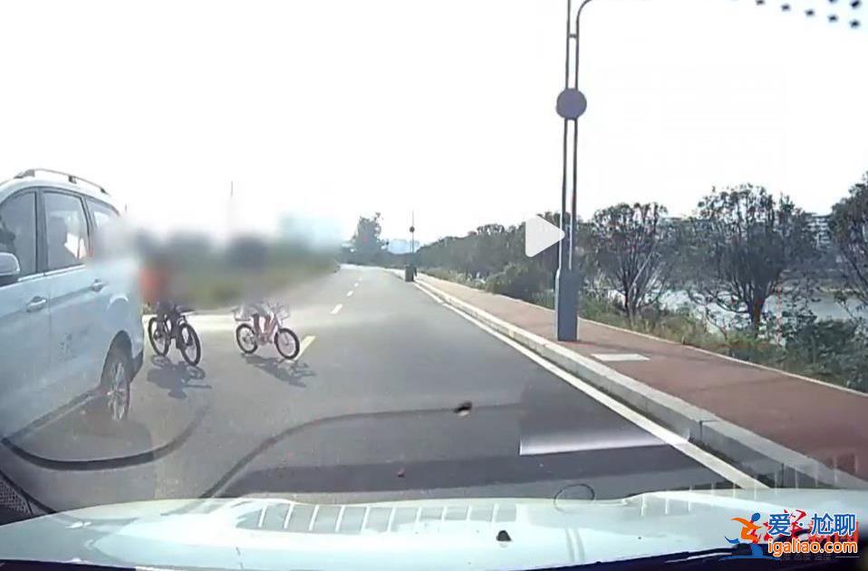 四川富顺7岁女孩骑自行车与轿车相撞受伤 抢救无效身亡？