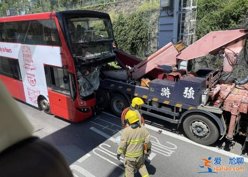香港巴士与货车相撞已致43人受伤 警方称正调查！？