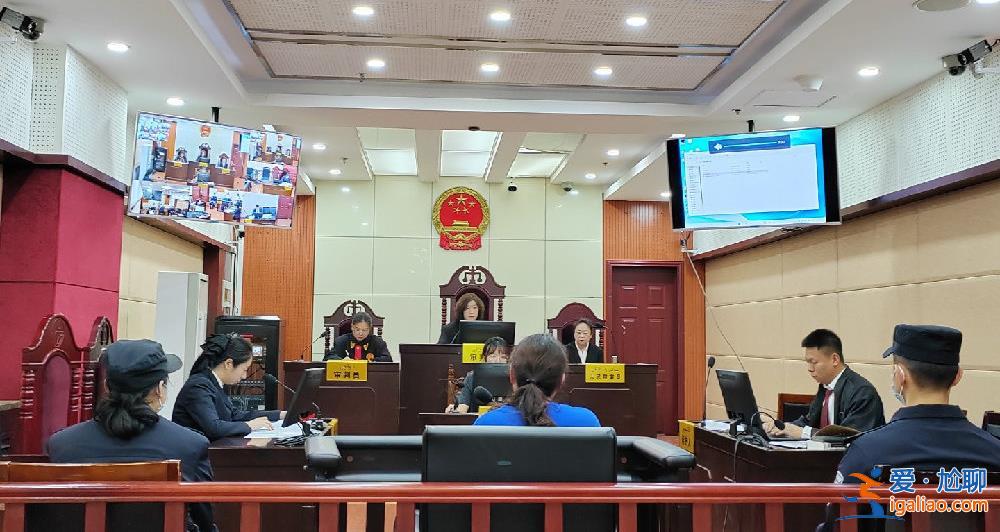 殴打拖拽、暴力喂饭、关黑屋 住家保姆虐待2岁幼童出庭受审？