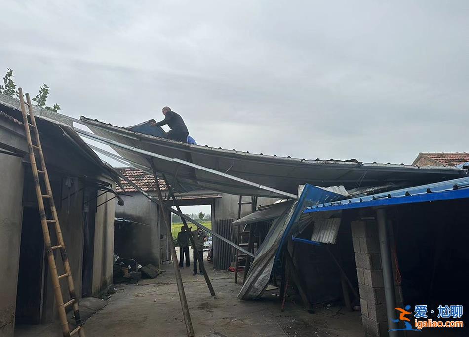 村民房子被风掏空 有摆摊的商贩触电身亡？