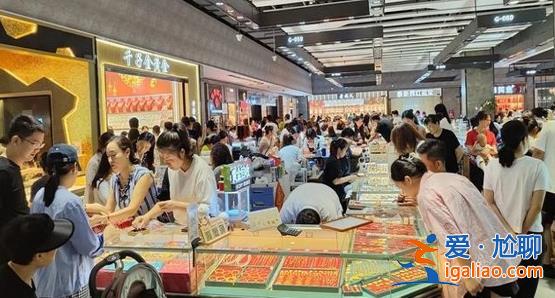 有人赴香港买金条一天赚7000元，黄金价格如何表现[赚钱]？