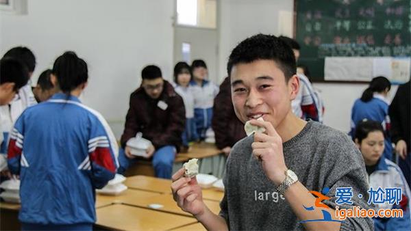 东北初中生听到停课通知后欣喜若狂，北方下雪南方孩子傻眼了[停课通知]？