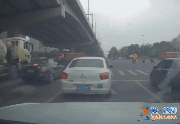 3人受轻伤 驾驶员已被控制？