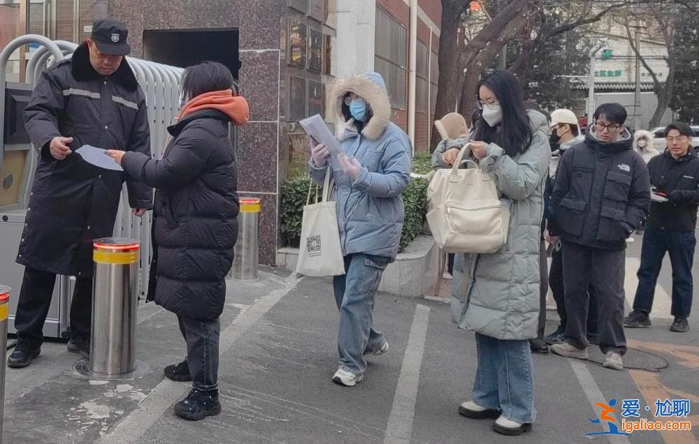 直击国考现场！人数创新高 300余万考生竞争3.96万个名额？
