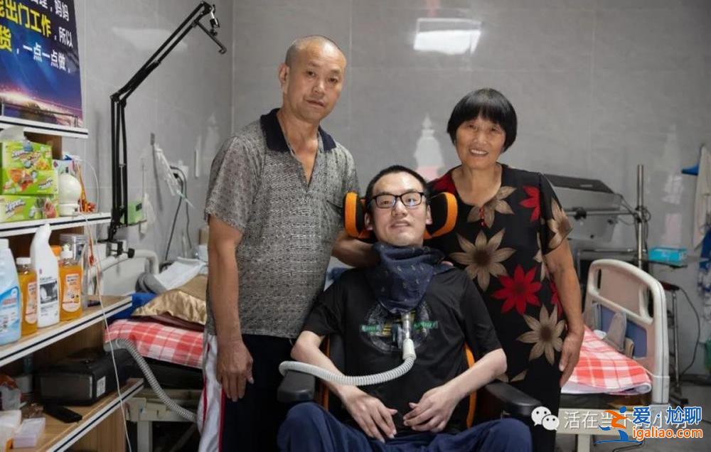 与渐冻症抗争32年的“坚强卓君”离世 曾开网店挣钱给家人买礼物？