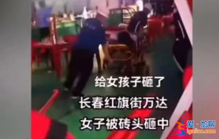 被告嘴角上扬作微笑状 遭死者家属怒斥？