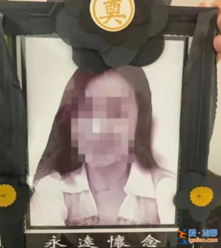被告嘴角上扬作微笑状 遭死者家属怒斥？