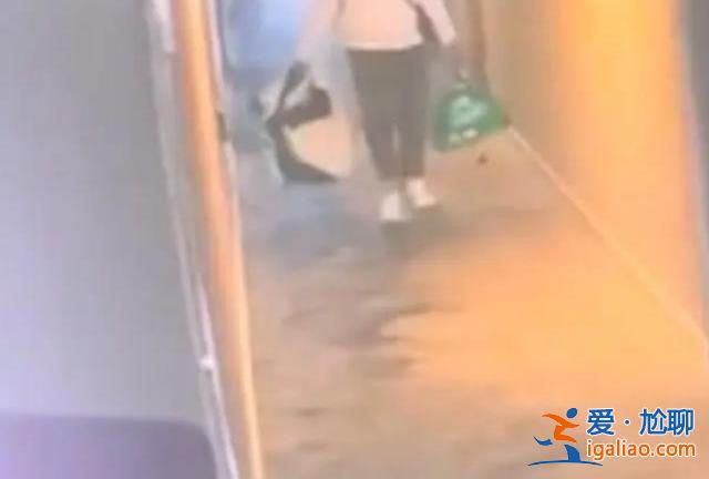 男子住88元酒店后带走150元被子？