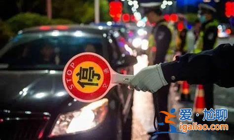 公职人员酒后多次骚扰高铁站服务员？
