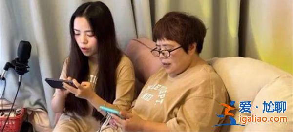 阿姨带女儿拿下电竞冠军[阿姨带女儿电竞]？