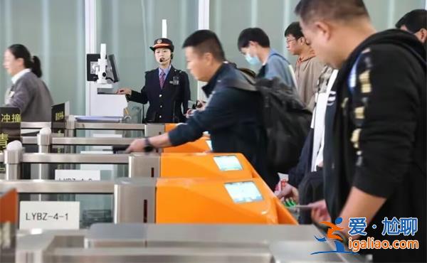 元旦假期首日火车票今天开抢，第三方平台预约订单量增近2倍[火车票]？