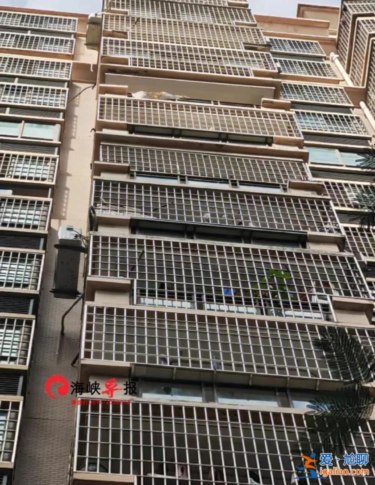 福建漳州一小区高层阳台外装饰块脱落 男童被砸中遇难？