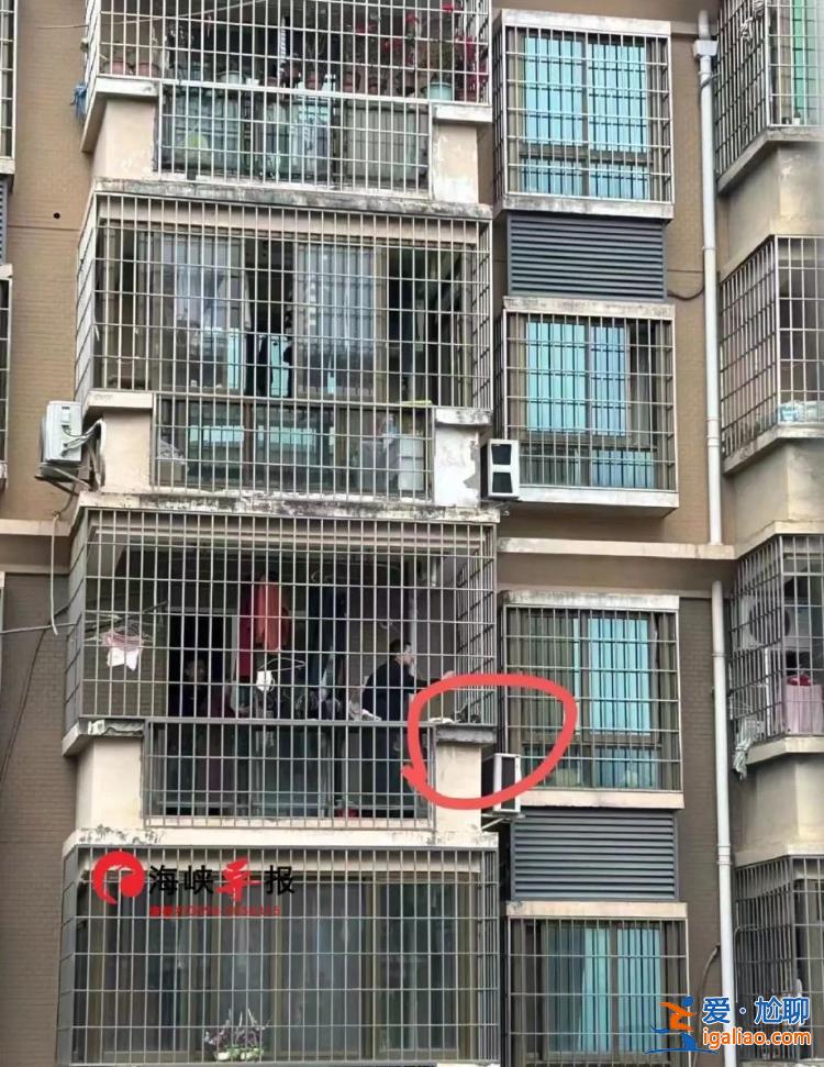 福建漳州一小区高层阳台外装饰块脱落 男童被砸中遇难？