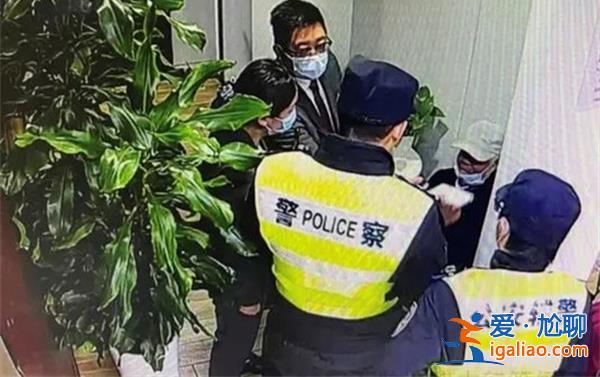 八旬老人为何沉溺“假冒董卿”温柔乡，老人被骗钱了吗[老人被骗钱了吗]？