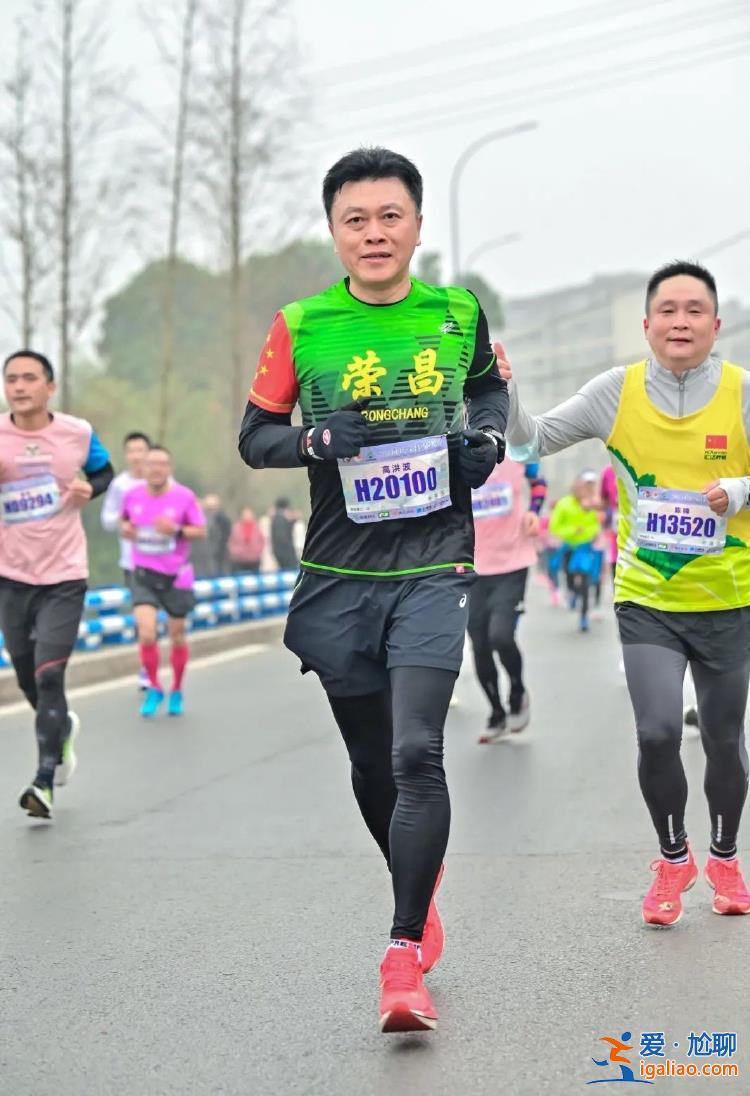 多地厅级干部参加马拉松 有位正厅级干部全马跑进3小时？