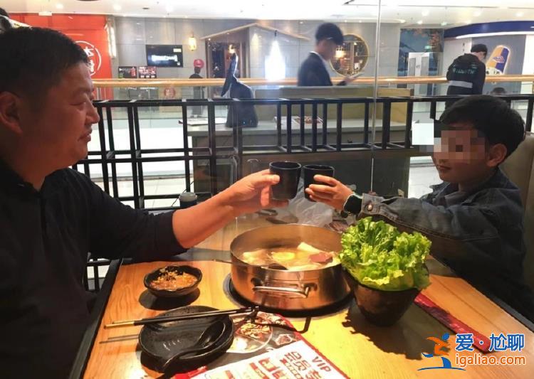 父母状告班主任 父亲转行成律师亲自代理该案？