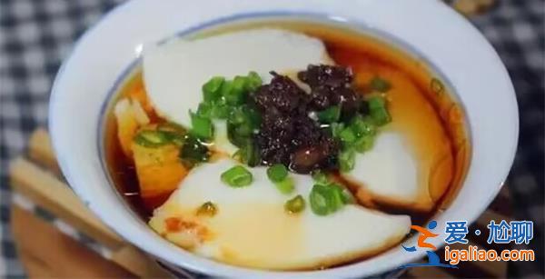 东北有早餐摊一天卖出50碗甜豆腐脑，北方豆腐脑什么口味[50碗]？