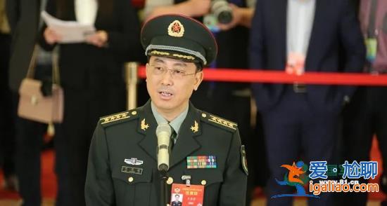战场上高喊“向我开炮”、荣立一等功的将军履新职！？
