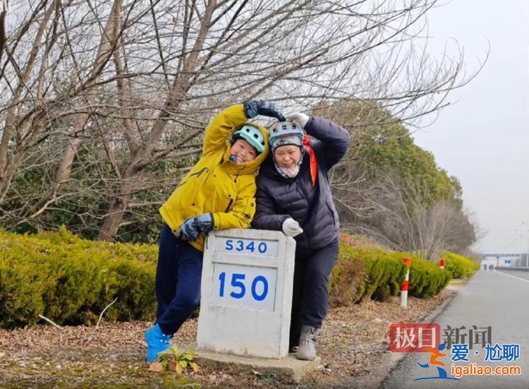 母子从上海骑行700公里回湖北过年 气温4°C在路边露营？