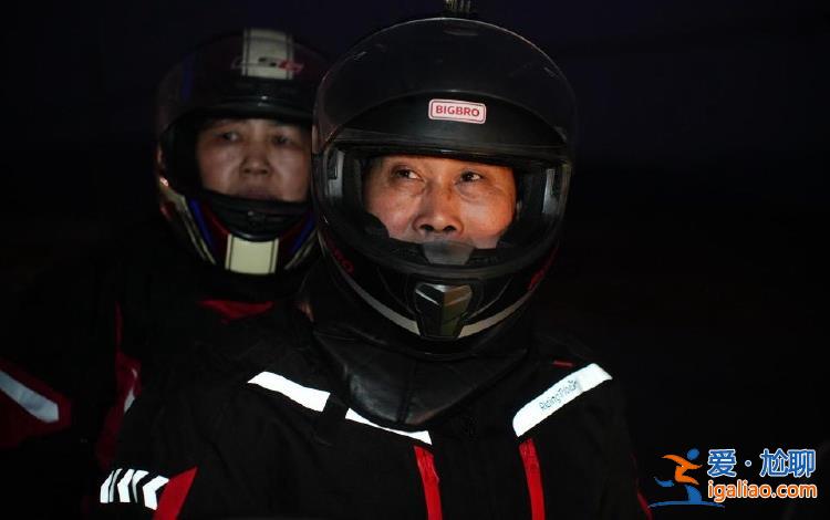 “百万摩托大军只剩我了！”湖南58岁大叔坚持带妻子骑摩托返乡？
