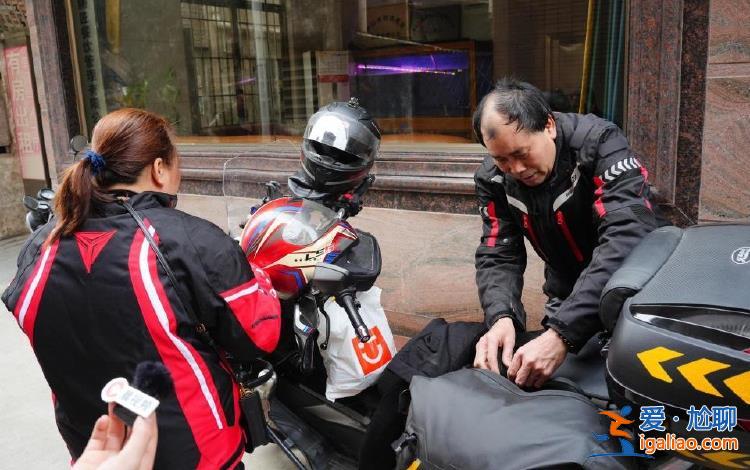 “百万摩托大军只剩我了！”湖南58岁大叔坚持带妻子骑摩托返乡？