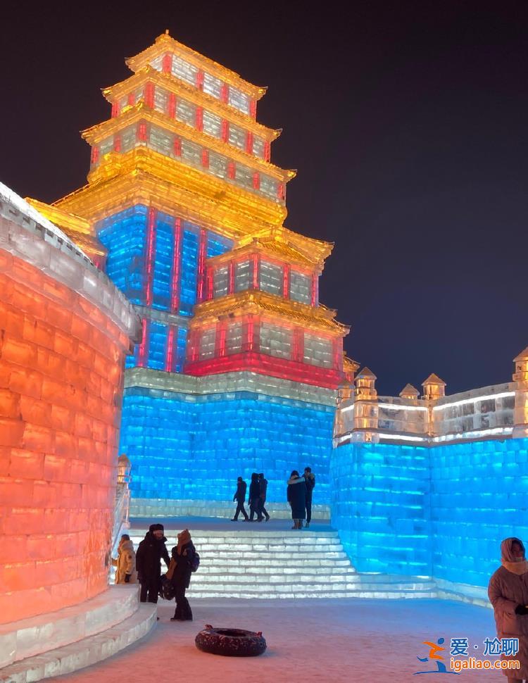 美国驻华大使晒图“去了哈尔滨冰雪大世界” 称“真正令人折服”？