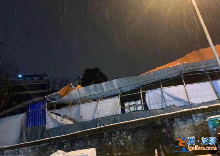 紧急疏散12人 湖南吉首成功处置一起篮球馆积雪引发顶棚垮塌灾险情？