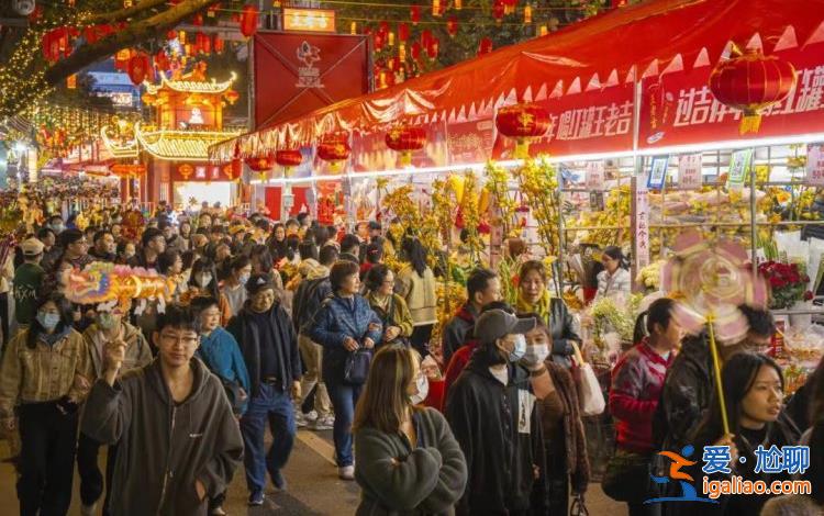 广州春节年味浓 烟花秀12年后重演 百万市民新年逛西湖花市？