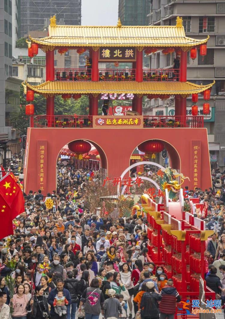 广州春节年味浓 烟花秀12年后重演 百万市民新年逛西湖花市？