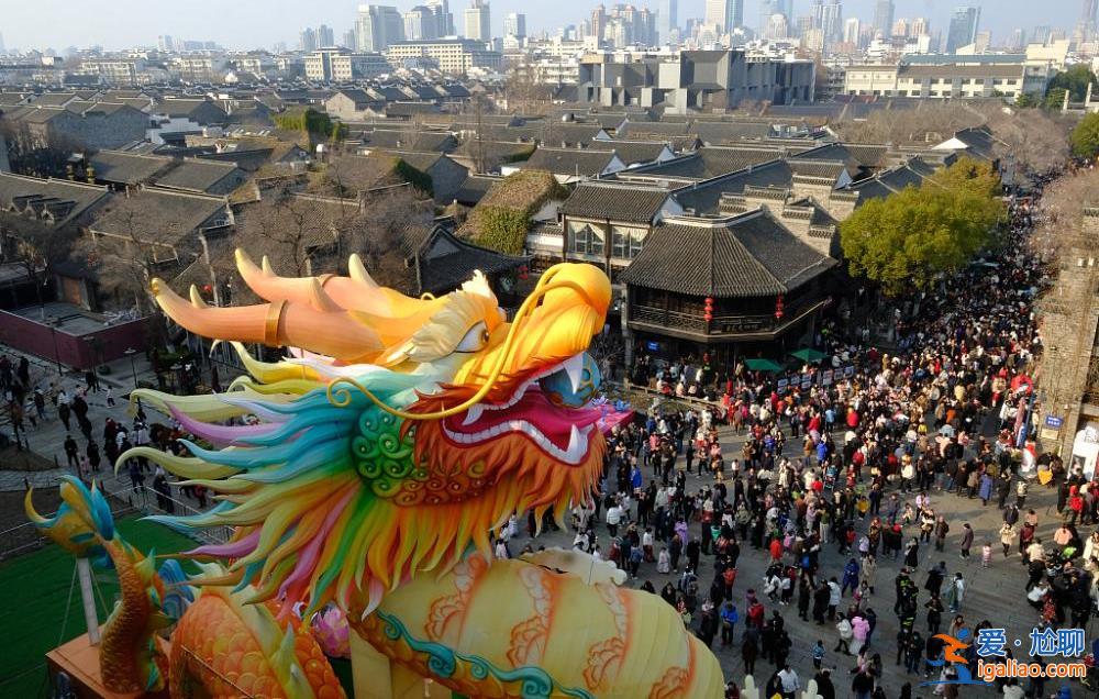 多地景区门票售罄约满 呼吁错峰出行？