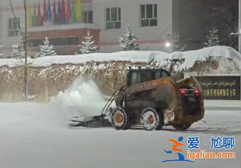 禾木积雪已超两米 新疆多地暴雪仍在继续？